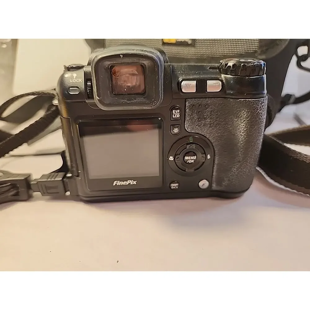 Fujifilm FinePix S5200 Digital Camera – 5.1MP 10x Optical Zoom Case/owners Man